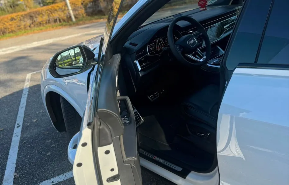 huur Audi RSQ8 Performance