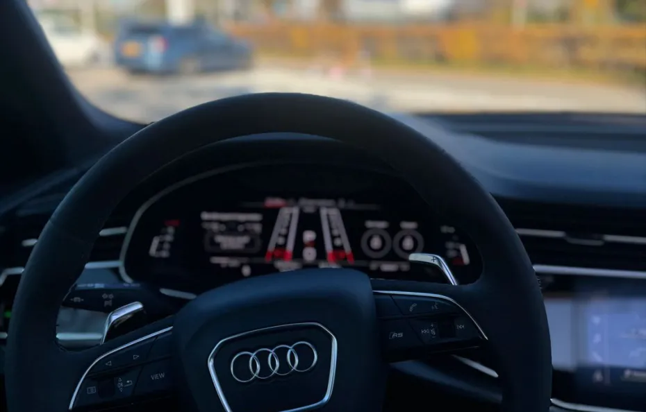 huur Audi RSQ8 Performance