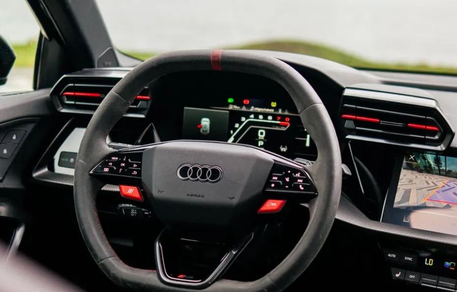 huur Audi RS3 Sportback (Kuipstoelen)