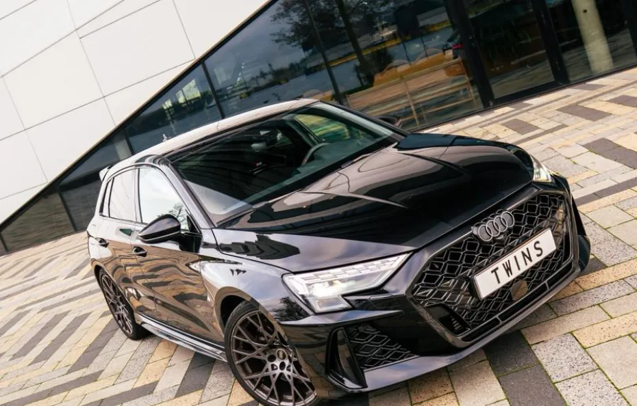 huur Audi RS3 Sportback (Kuipstoelen) 1